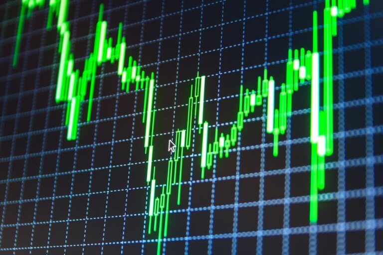 UK Investors Chase Tech Stocks While Tech Founders Shun Aim for Exits