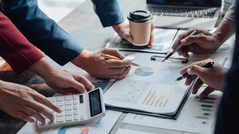 Financial Expert Shares Top Tips for Tradespeople Heading Into 2023