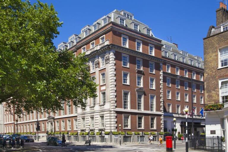 London Overtakes Hong Kong to Become World’s Most Expensive City